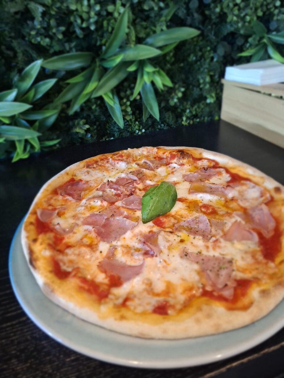 Pizza jambon cru