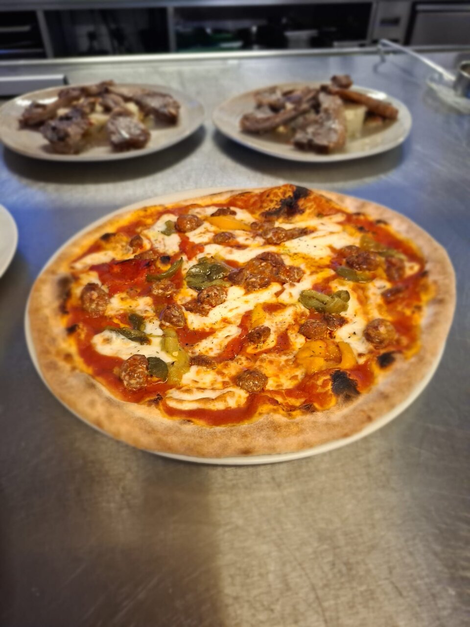 Pizza saucisse, poivrons
